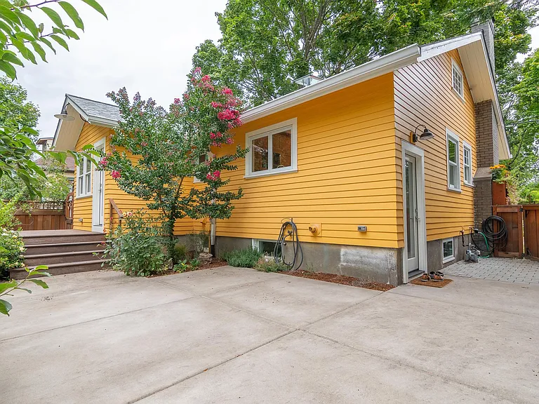 1927 SE 35th Pl — Photo 32