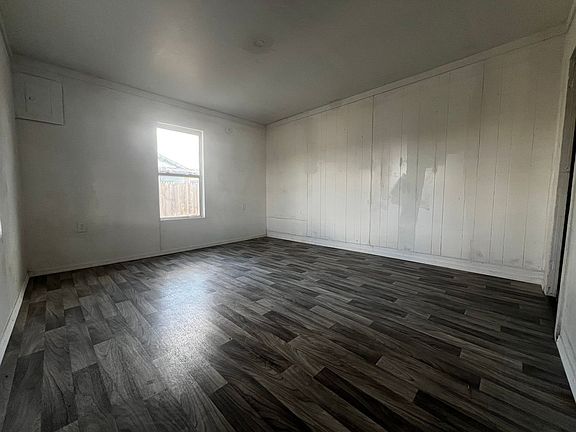 2nd image of 455 W Scott St