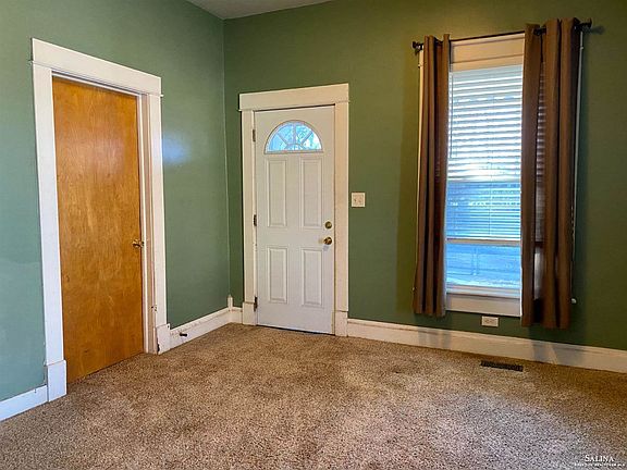 3rd image of 258 N Oakdale Ave