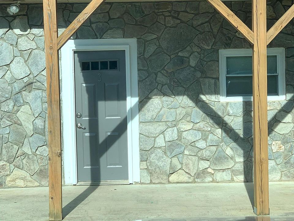 1st image of 304 W Caldwell Dr #3