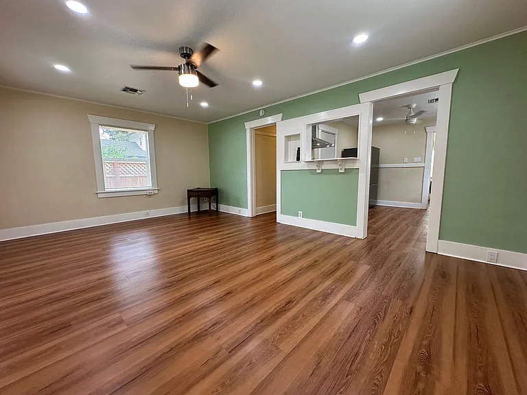 210 Las Flores Ave — Photo 6