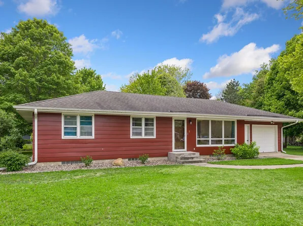 8 Central Ln, Northfield, MN 55057
