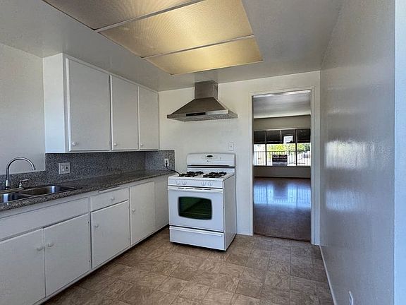 3rd image of 1031 E 4th St #1027