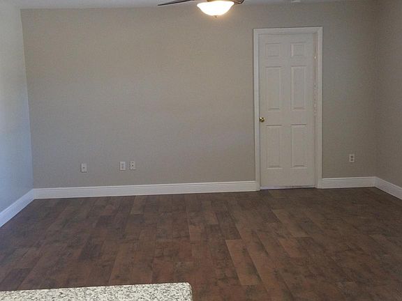 3rd image of 106 Windtree Ln