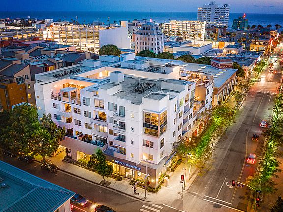 Captivating Panoramas: Panoramic Views of Riva Santa Monica