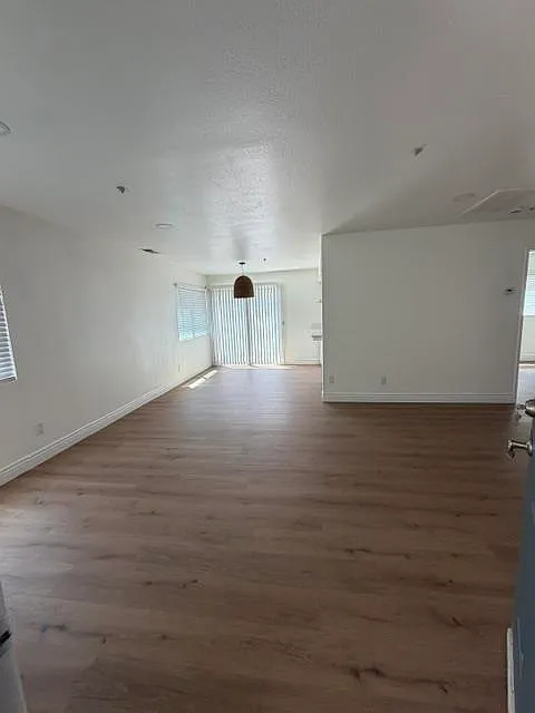2 bed, 756 sqft, $4,000 — Photo 2
