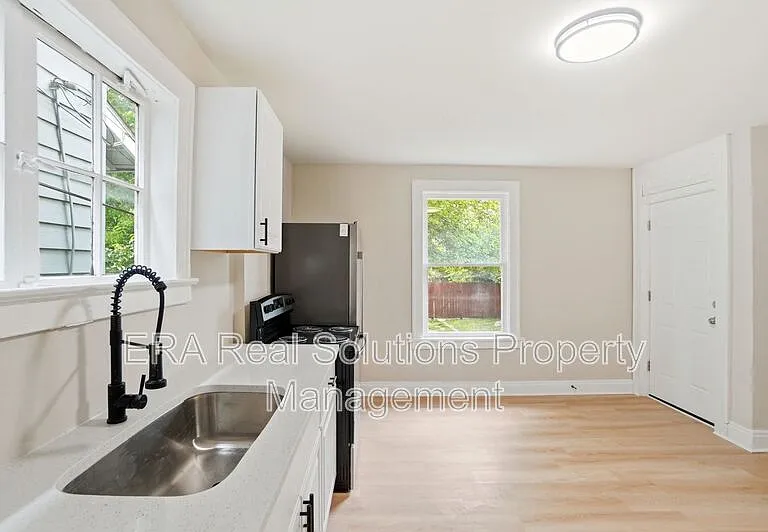 394 S Guilford Ave — Photo 12