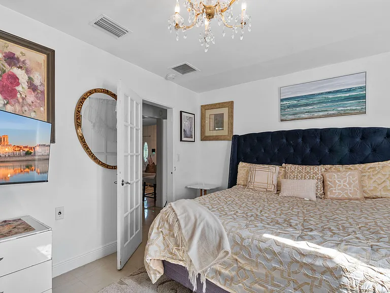 King size, bed, stunning decor. Enjoy.