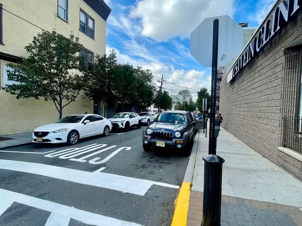 526 42nd Street image 17 of 18