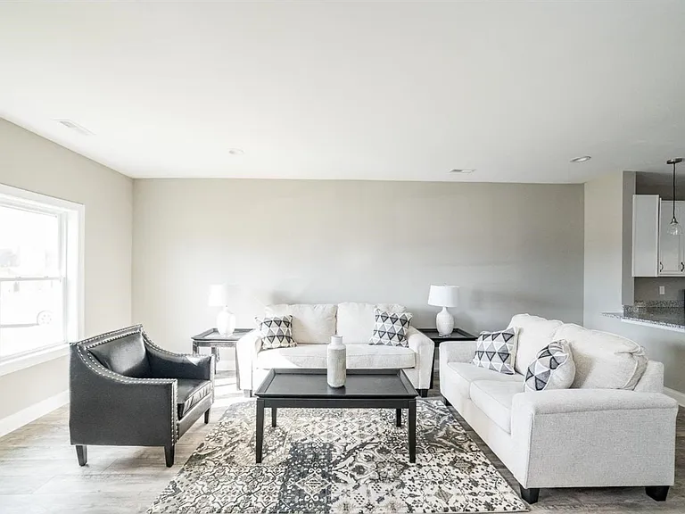 7 Emanuel Rd — Photo 2