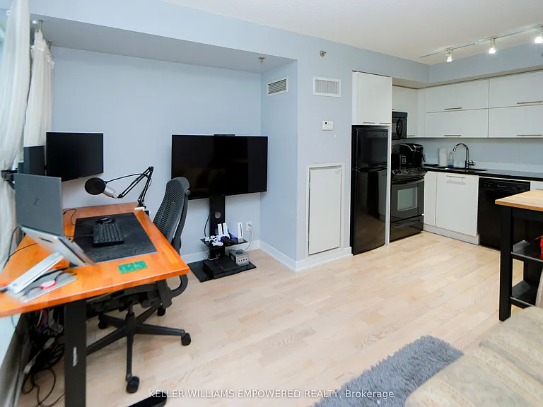 21 Nelson St #221 — Photo 5