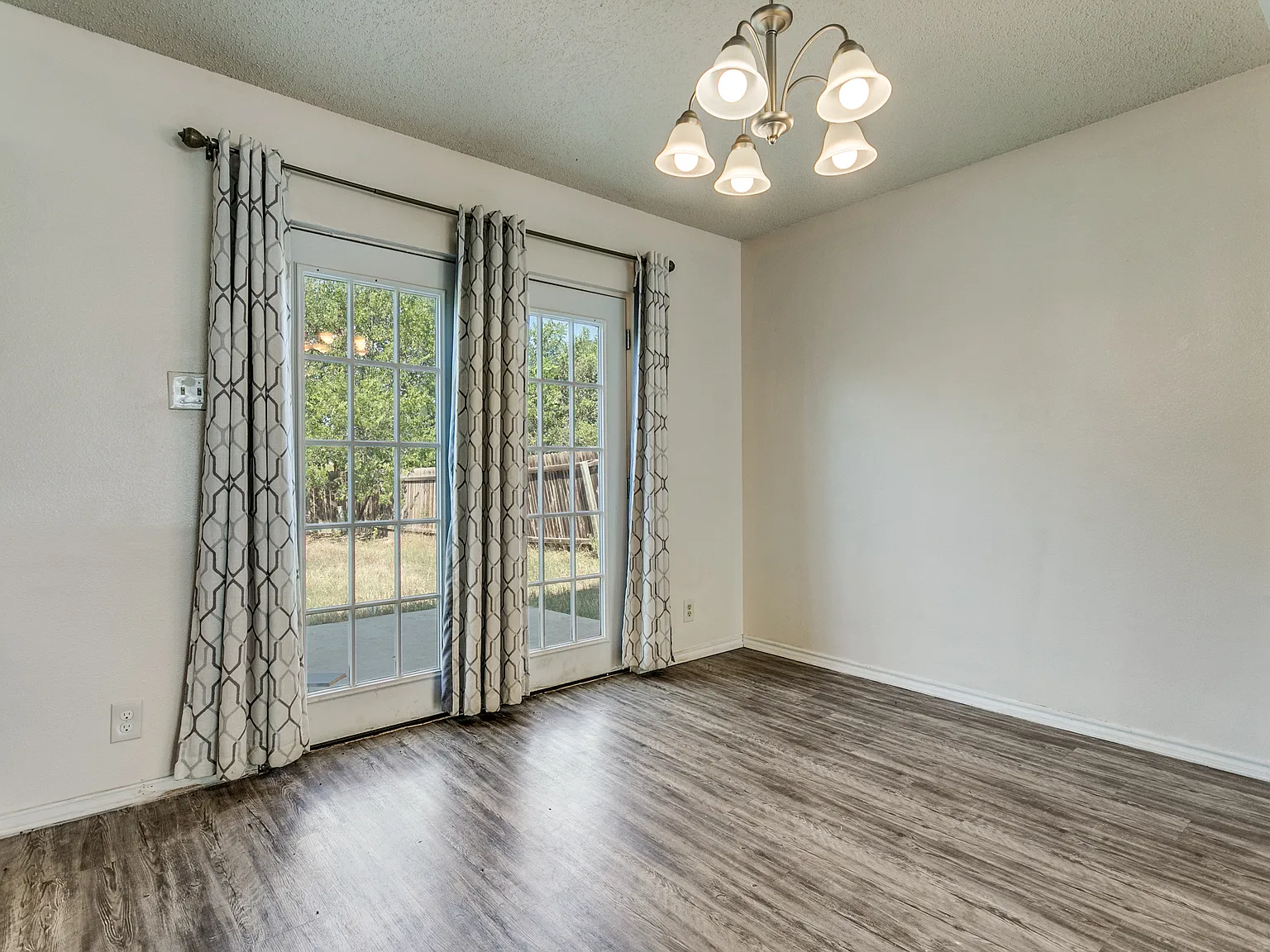 3 bed, 1.5 bath, 1500 sqft, $1,400 — Photo 4