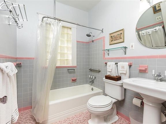 5th image of 157 11th Ave NE