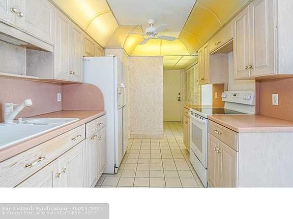 3rd image of 936 Intracoastal Dr APT 16G