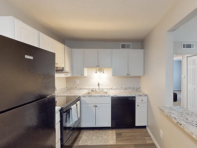 Greenmar Apartments — Photo 6