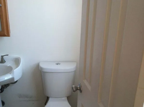 140 Norris Road, 140 Norris Rd APT 4, Bakersfield, CA 93308