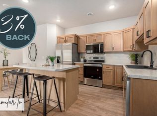 8015 E Tencate Pl, Sioux Falls, SD 57110