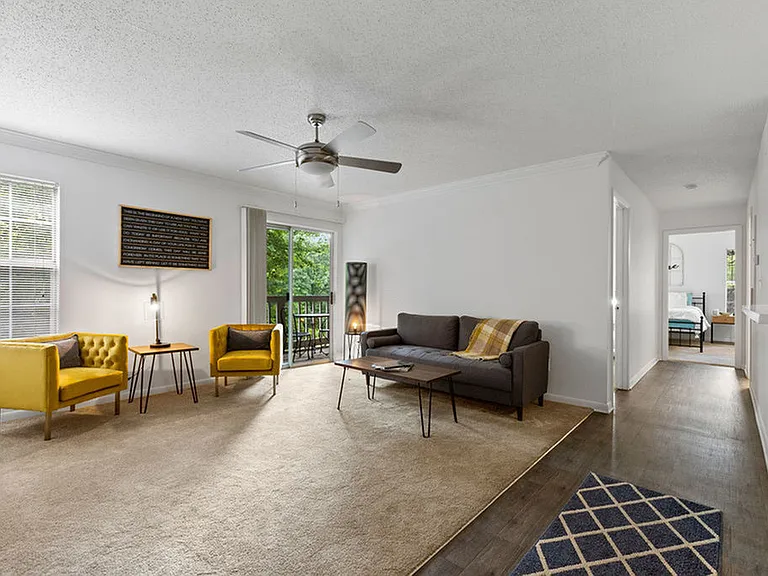 Spacious Living Room-Sherwood Deluxe