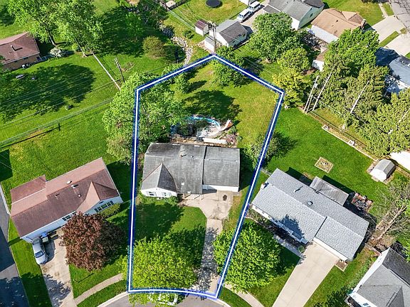 2nd image of 3937 Lexmont Rd S