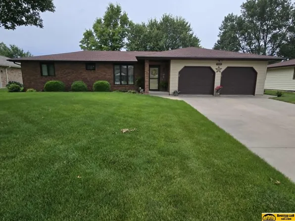 319 N 26th St, Beatrice, NE 68310