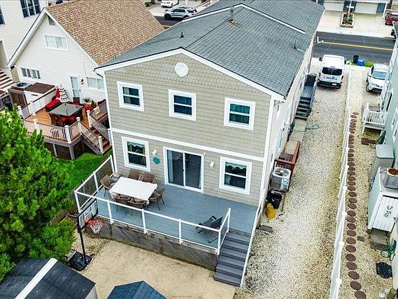 5th image of 3614 Central Ave W Unit Sea
