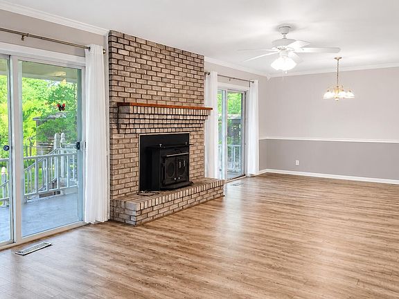 3rd image of 329 Edgewater Dr