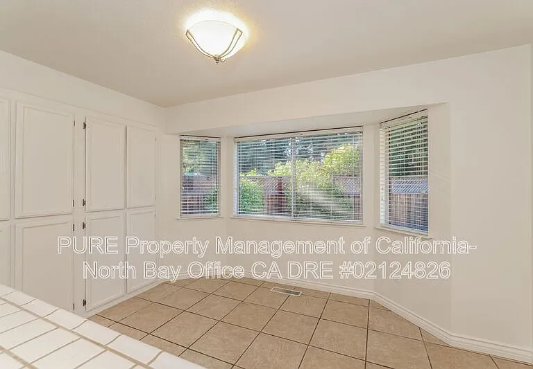 8 Voss Park Cir — Photo 13