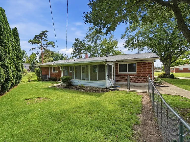 3920 Pobst Dr — Photo 26