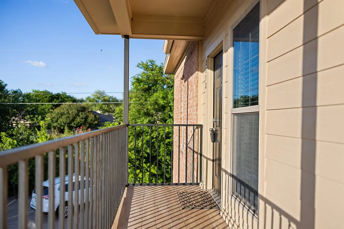 2108 2114 Breezy Dr - 2112 Breezy — Photo 1