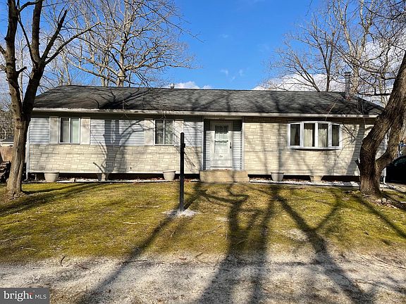 3rd image of 134 Bobolink Blvd