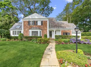 67 Deepwood Rd, Roslyn Heights, NY 11577
