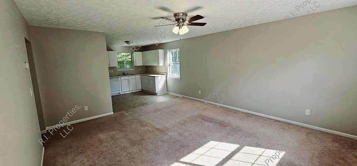 Building Photo - 565 Highland Dr #3