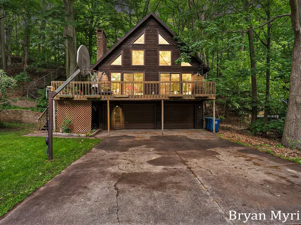 2431 Eagle Dr, Holland, MI 49424