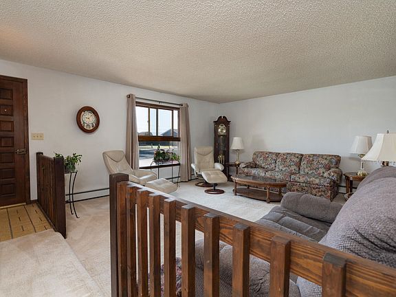 3rd image of 717 Bunker Dr