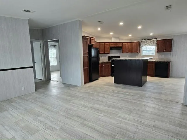 3 bed, 2.0 bath, 1120 sqft, $1,715 — Photo 2