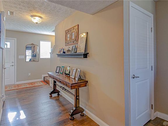 4th image of 4368 Bergamot Dr
