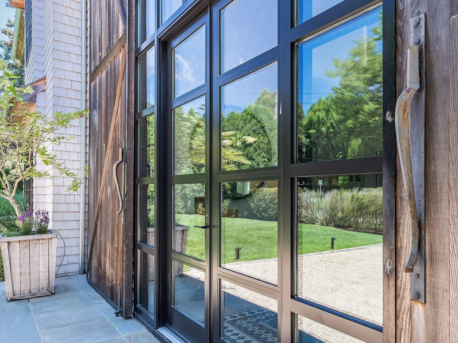 Bridgehampton South Modern Living — Photo 3