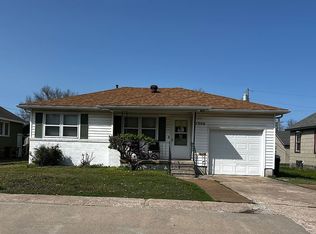 1306 W Main St, Chanute, KS 66720