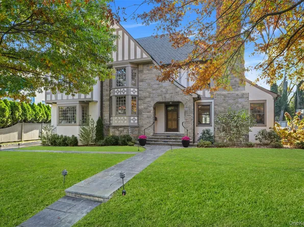 10 Sunnybrae Place, Bronxville, NY 10708