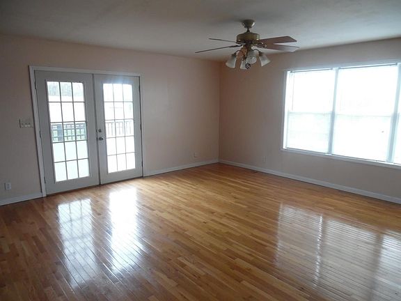 4th image of 508 W Brown St