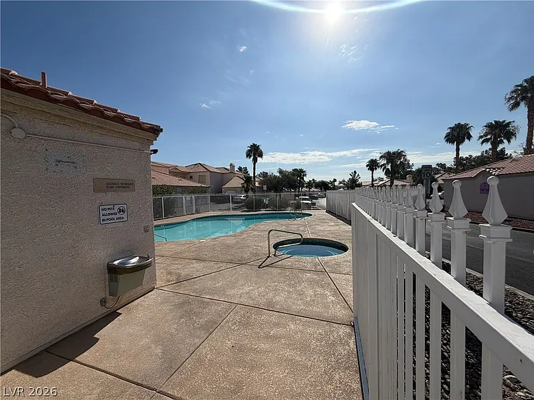 1900 N Torrey Pines Dr #105 — Photo 26