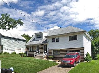 111 Hirliman Rd, Teaneck, NJ 07666