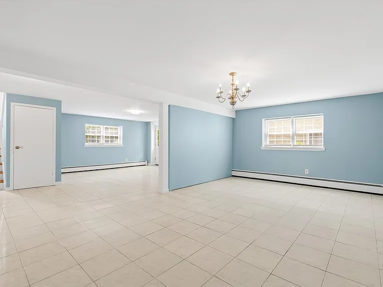 649 White Plains Rd — Photo 16