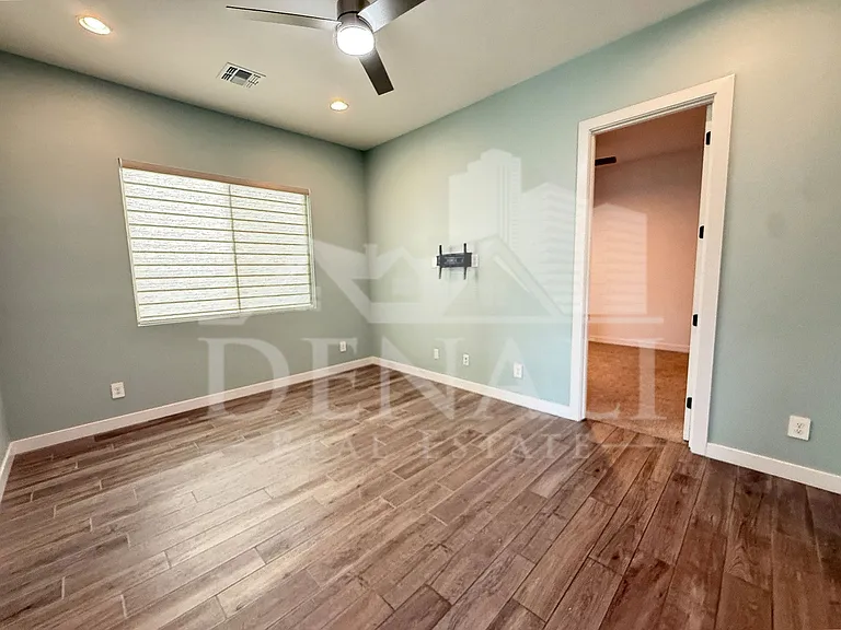 1447 E Flower St — Photo 26