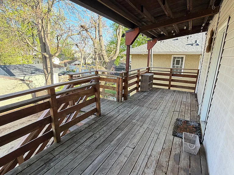 Large Deck/balcony