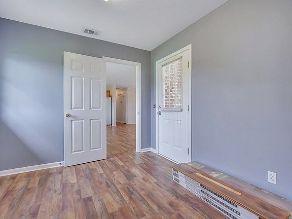 5th image of 102 Lincoln St