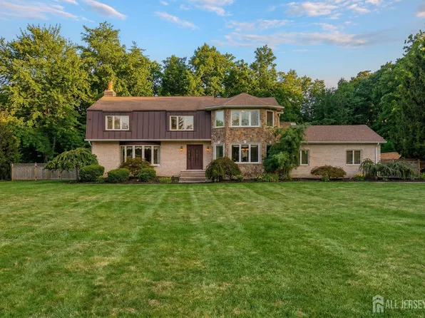 262 Skyline Dr, Millington, NJ 07946