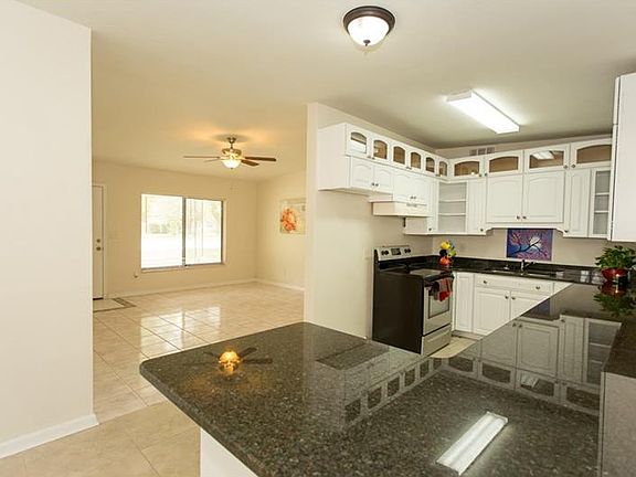 3rd image of 901 N Solandra Dr