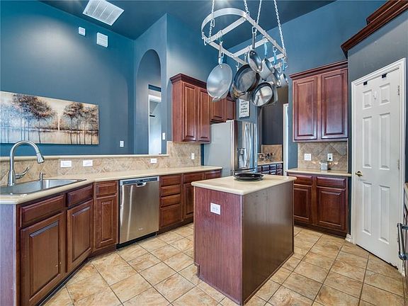 5th image of 15886 Buffalo Creek Dr
