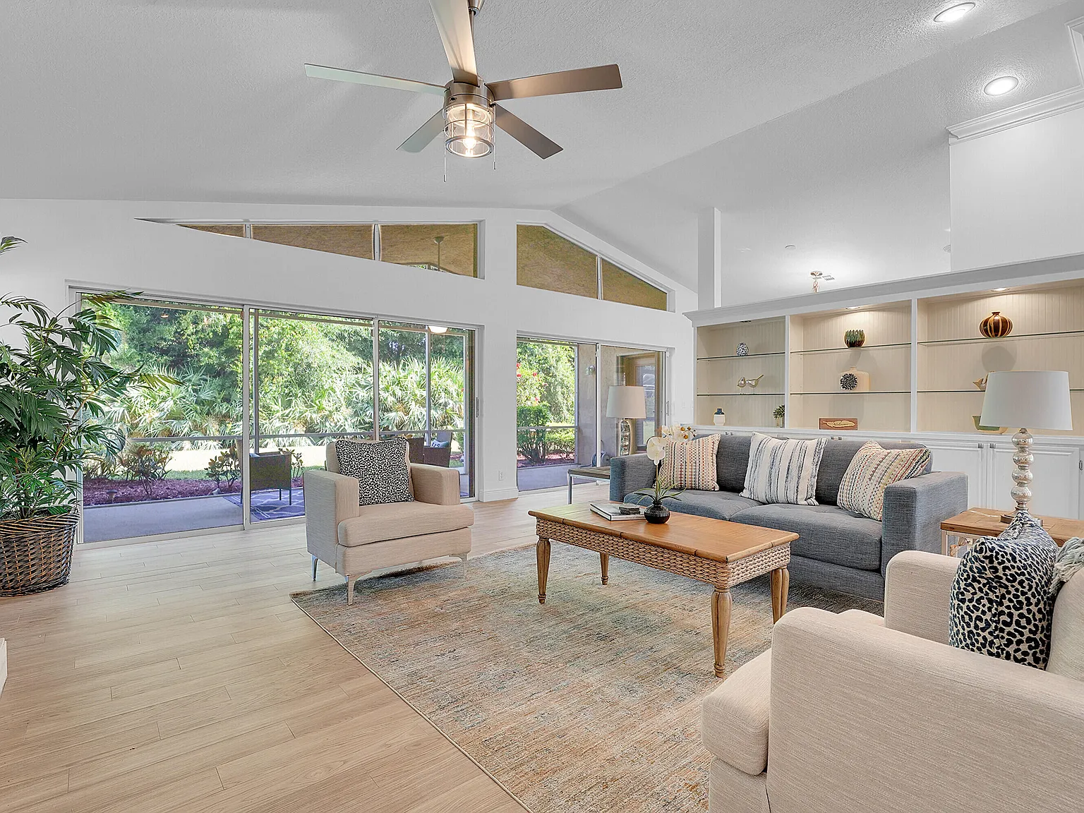 3 bed, 3.0 bath, 2460 sqft, $2,500 — Photo 4